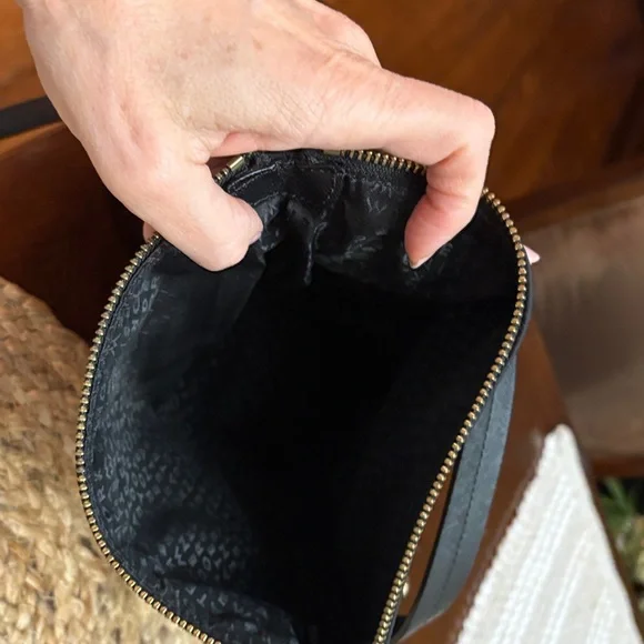 ♠️Kate Spade ♠️ Black Nylon Crossbody Bag❤️ - Picture 4 of 6